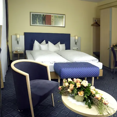 Отель Loewen-seckenheim 3*